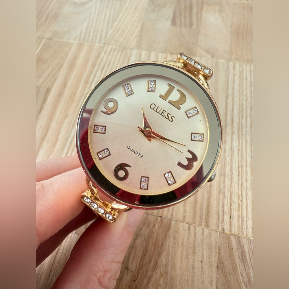 Guess ladies gold tone cuff bracelet fashion watch NEW BATTERY